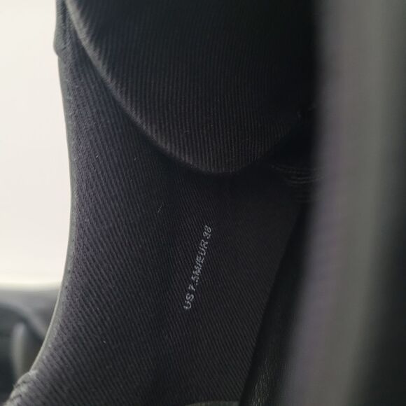 Vince Benfield Black Leather Sneakers Contemporary Timeless Fall - Picture 5 of 7